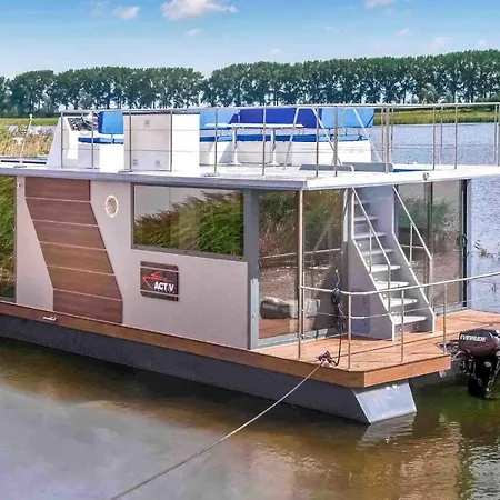 2 Bedroom Gorgeous Ship In Botel Blotnik