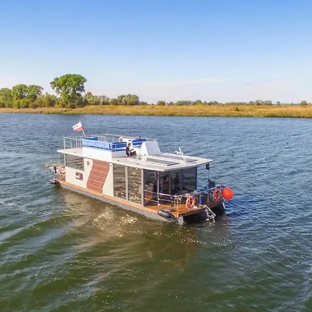 Beautiful Ship In With Wifi 船屋 Blotnik