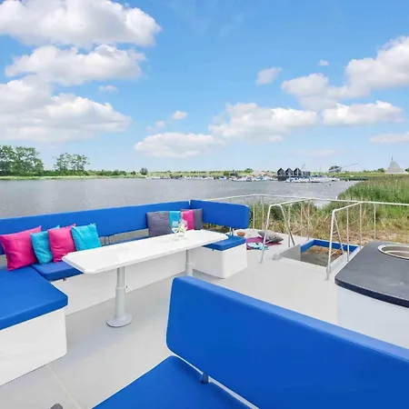 2 Bedroom Stunning Ship In