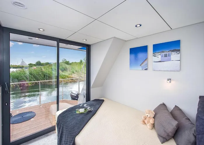 Beautiful Ship In With Wifi 3* Blotnik