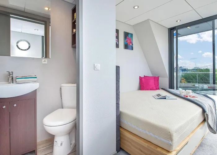 船屋 Beautiful Ship In With Wifi 3*