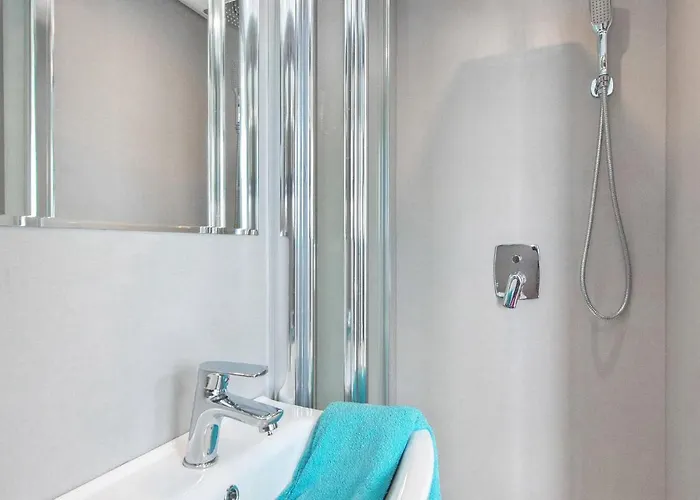 Beautiful Ship In With Wifi 船屋 Blotnik