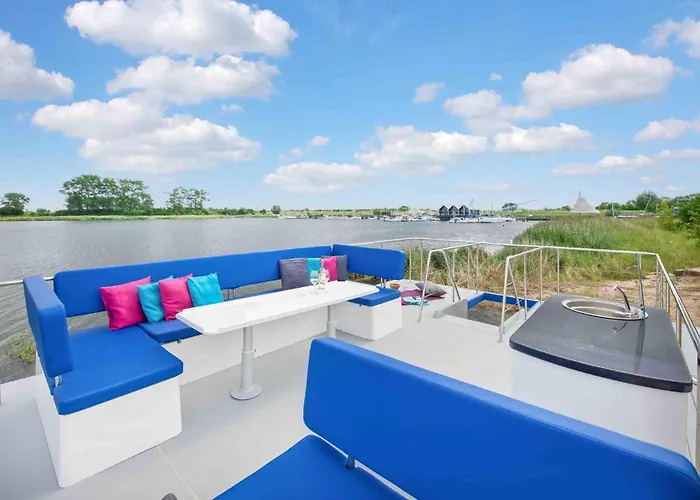 Beautiful Ship In With Wifi